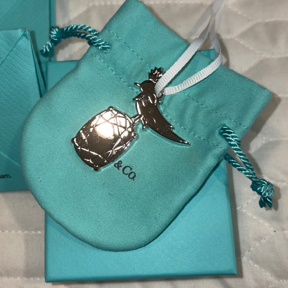 Tiffany & CO Beautiful Christmas ornament w/ gift box, bag, and pouch.